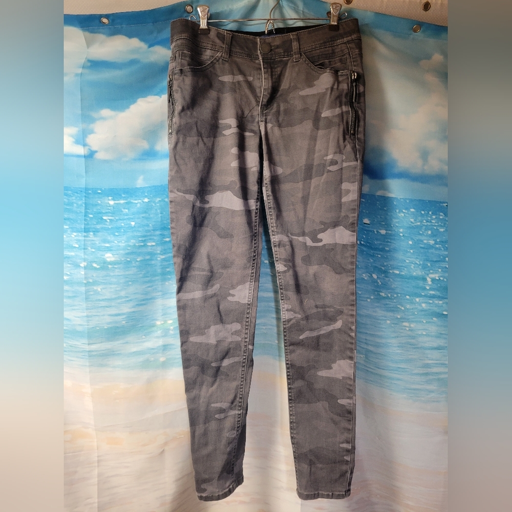 DEMOCRACY AB SOLUTION BLACK CAMO JEANS SIZE 4